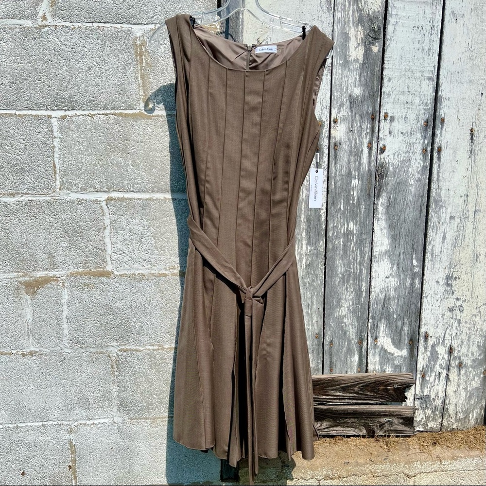 Vintage Calvin Klein  - Beautiful, Timeless Sleeveless Dress - size 14